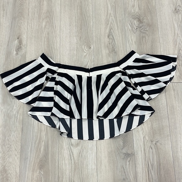 Off shoulder black and white top - Picture 2 of 2